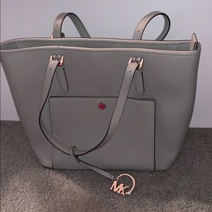 LIKE NEW MICHAEL KORS BAG